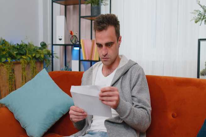 Czy muszę płacić za ojca, który mnie porzucił, obowiązki finansowe wobec rodzica w DPS a zerwane więzi rodzinne